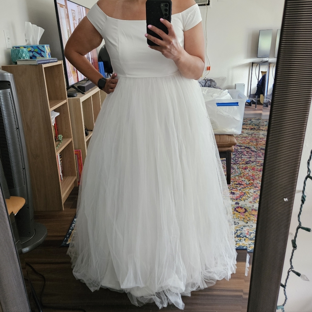 Torrid Ivory Off-Shoulder Tulle Prom/wedding Gown Size 10